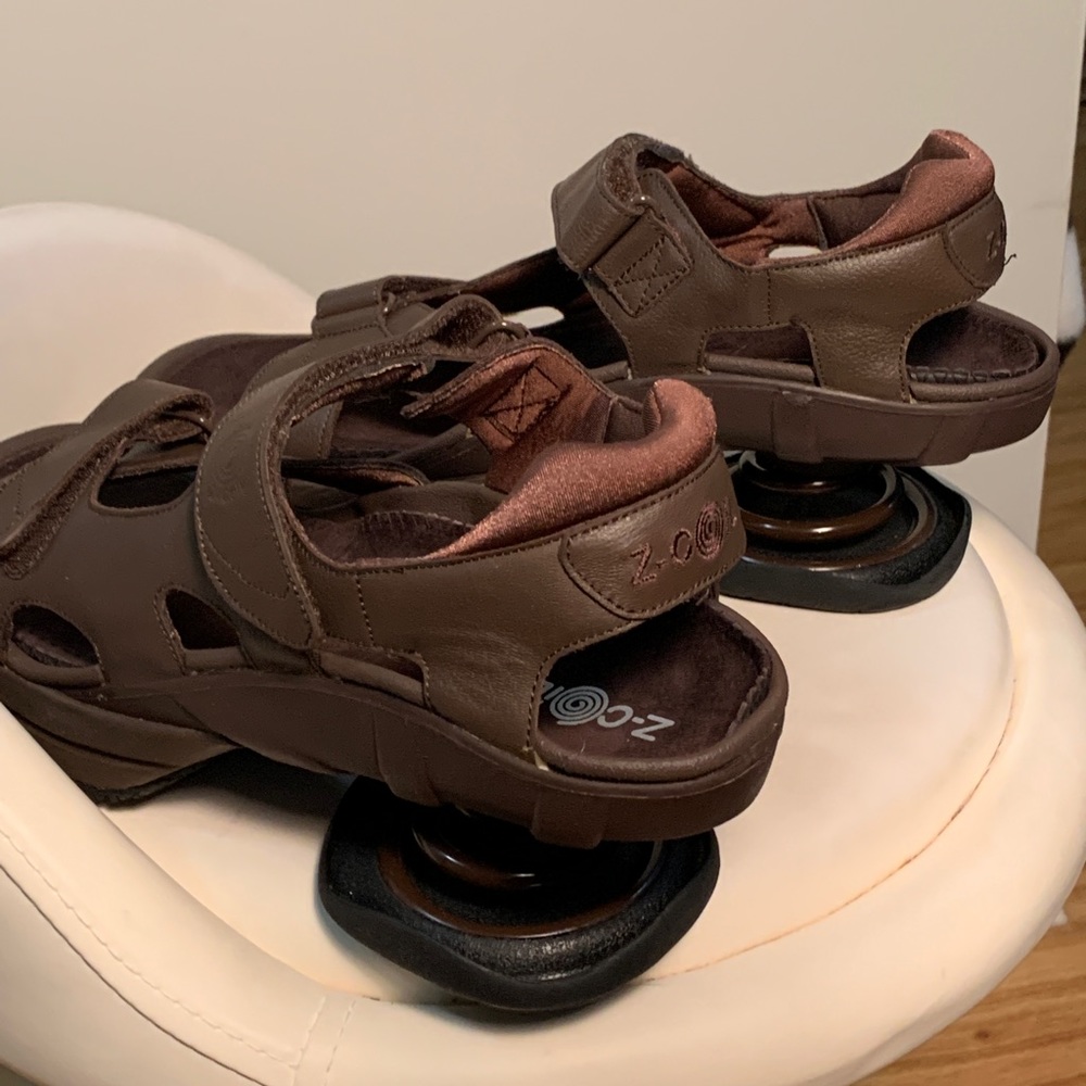 Z-Coil Brown Sandals🌀
